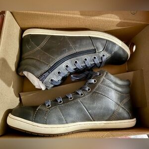 Taos Women’s Winner Sneakers 8.5